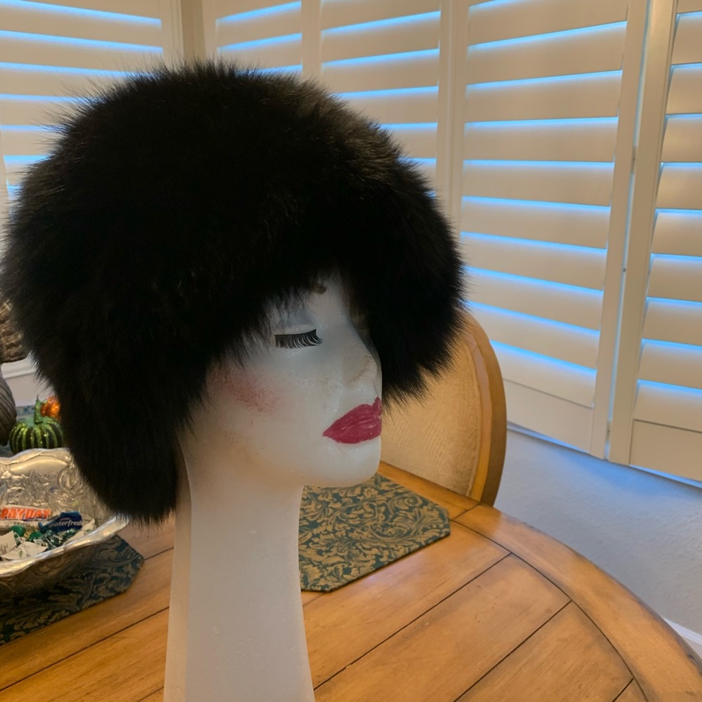 Black fox hat size medium
